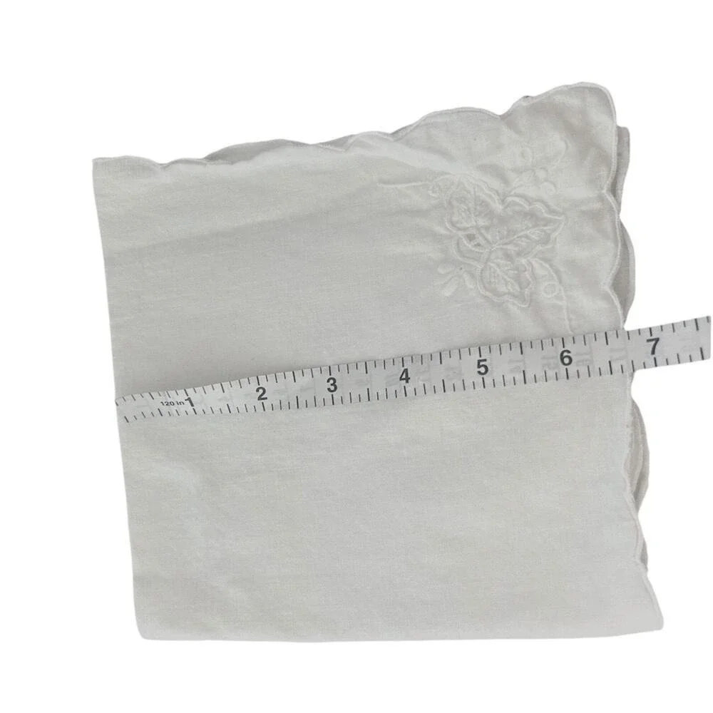 Embroidered Scalloped Cloth White Vintage Napkins Cottage Bridal Romantic Farm